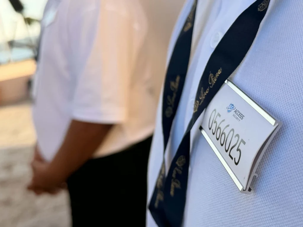 Badge d’accréditation d’un agent UAS avec cordon Loro Piana Giraglia 2026