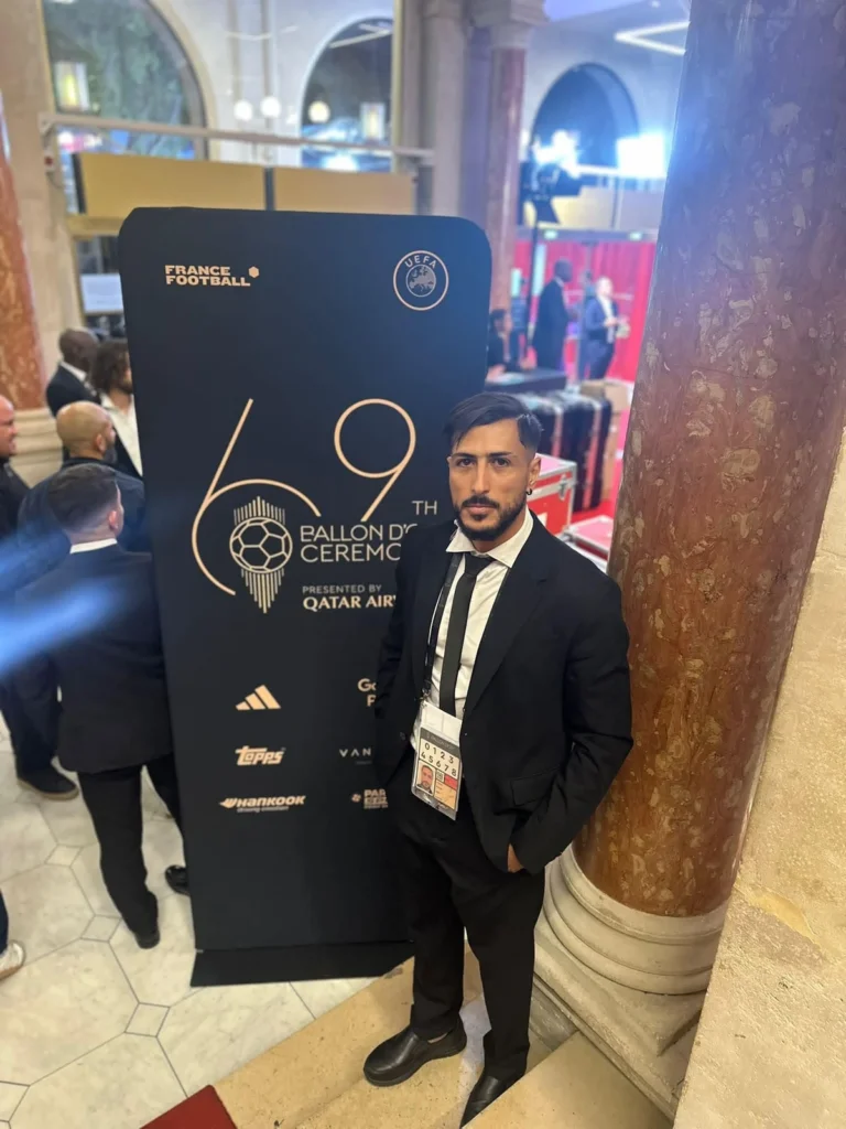 Agent de sécurité mobilisé dans l’environnement du Ballon d’Or 2025 au Théâtre du Châtelet